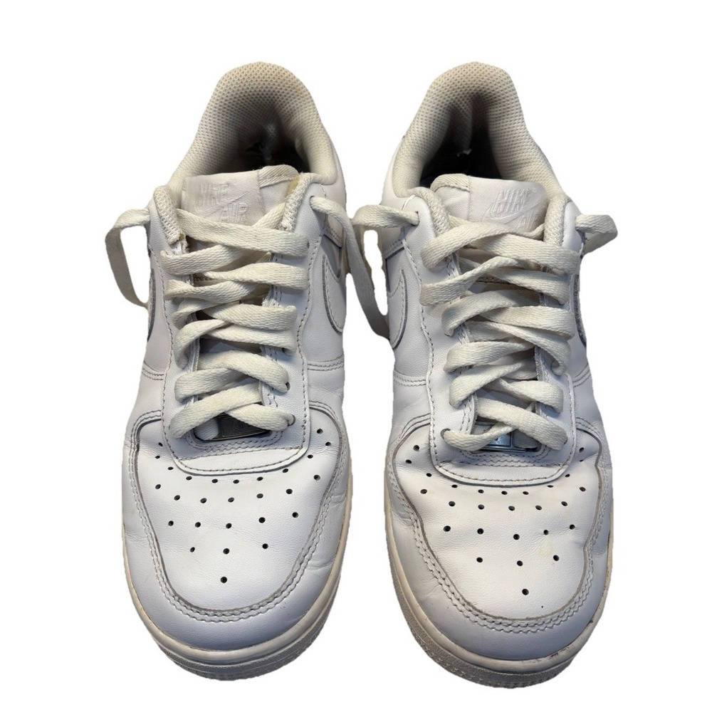 Nike Woman's Size 7 Classic Air Force 1 Athletic Sturdy And Supportive Shoe.
